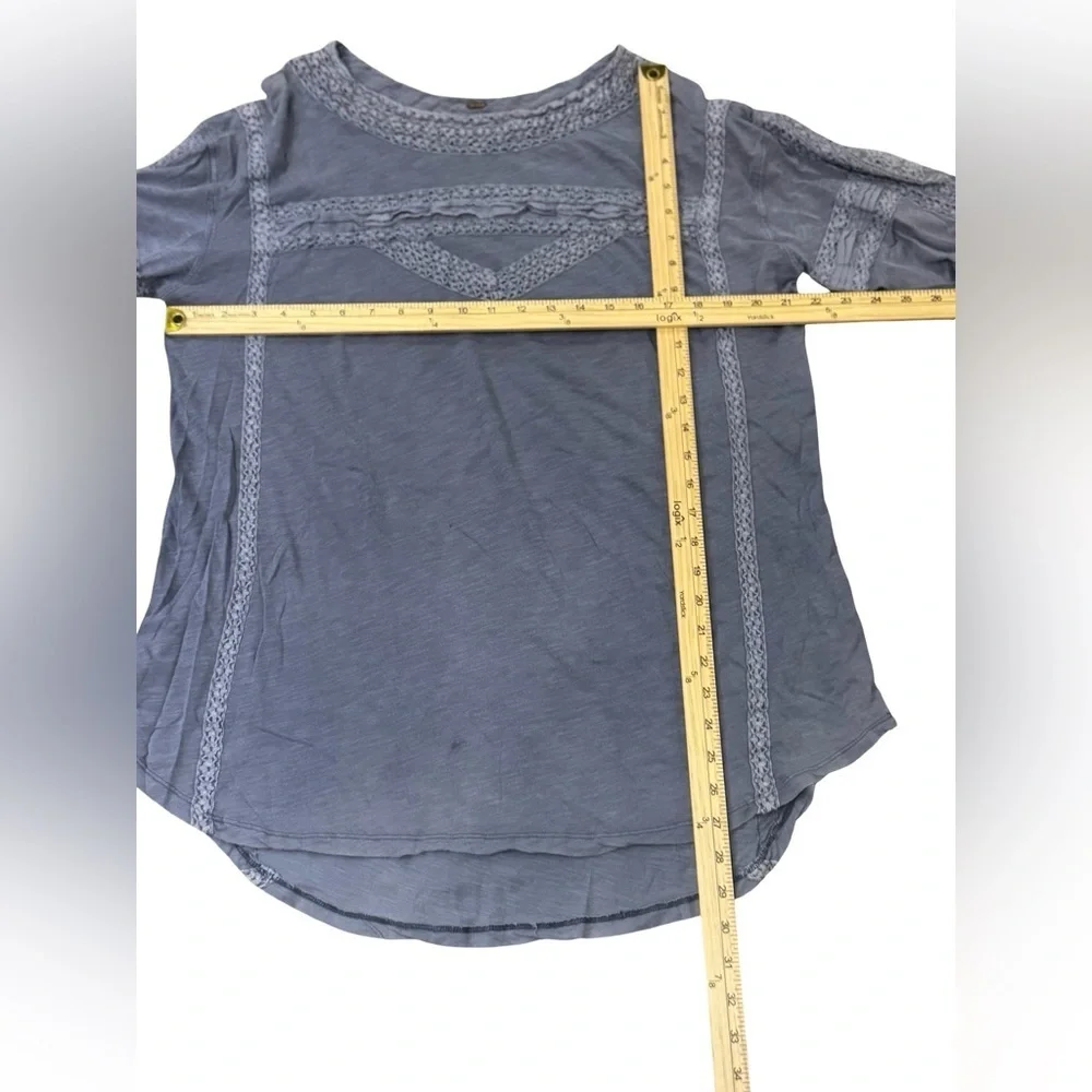Free People Boy Meets Girl Crochet Lace Trim Top Medium GUC Dusty Blue FLAW